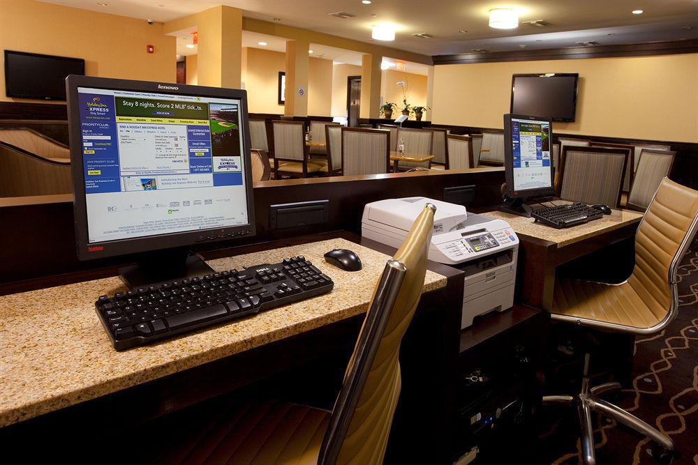 Holiday Inn Express Jacksonville Beach By Ihg Facilități foto