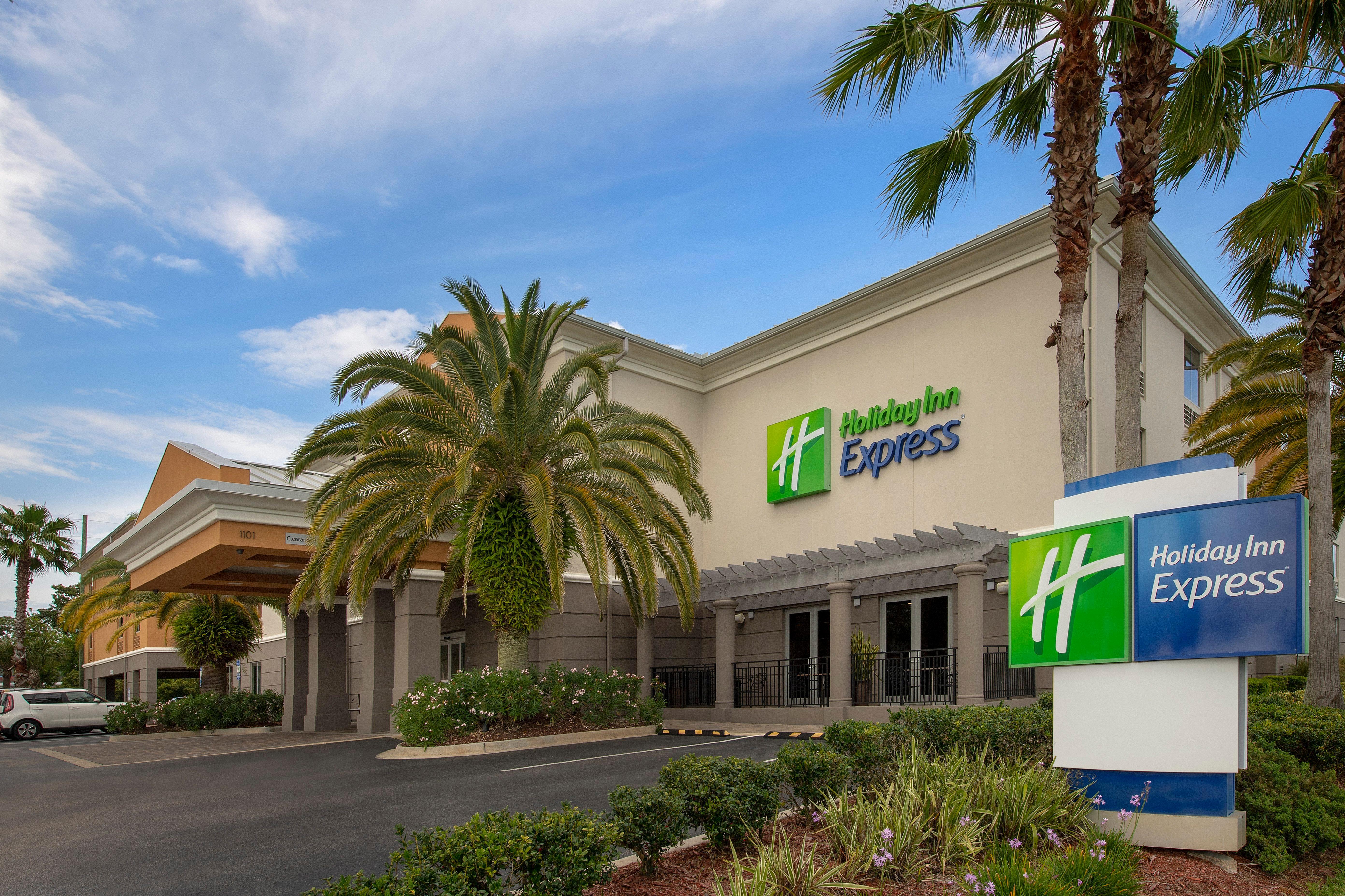 Holiday Inn Express Jacksonville Beach By Ihg Exterior foto