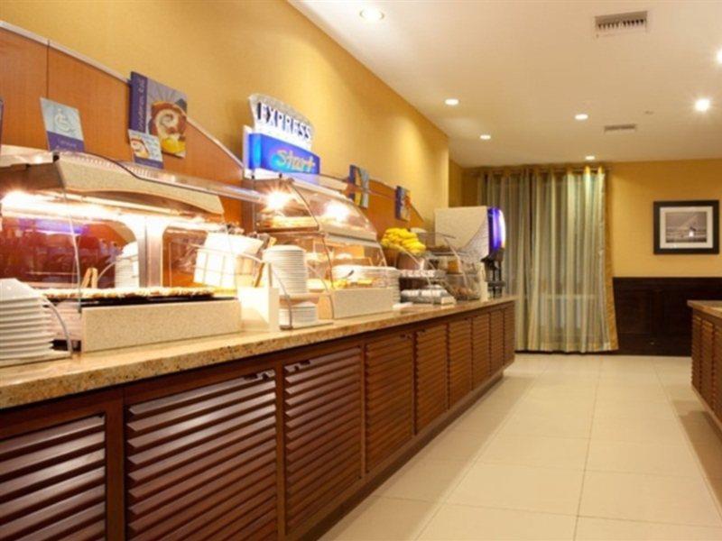 Holiday Inn Express Jacksonville Beach By Ihg Exterior foto